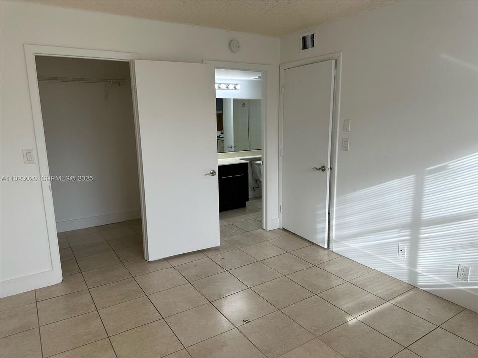 出租: $1,690 (1 贝兹, 1 浴室, 695 平方英尺)