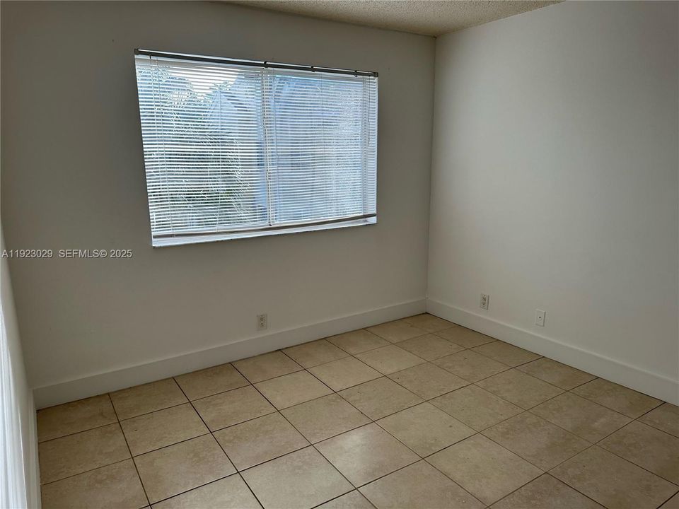 出租: $1,690 (1 贝兹, 1 浴室, 695 平方英尺)