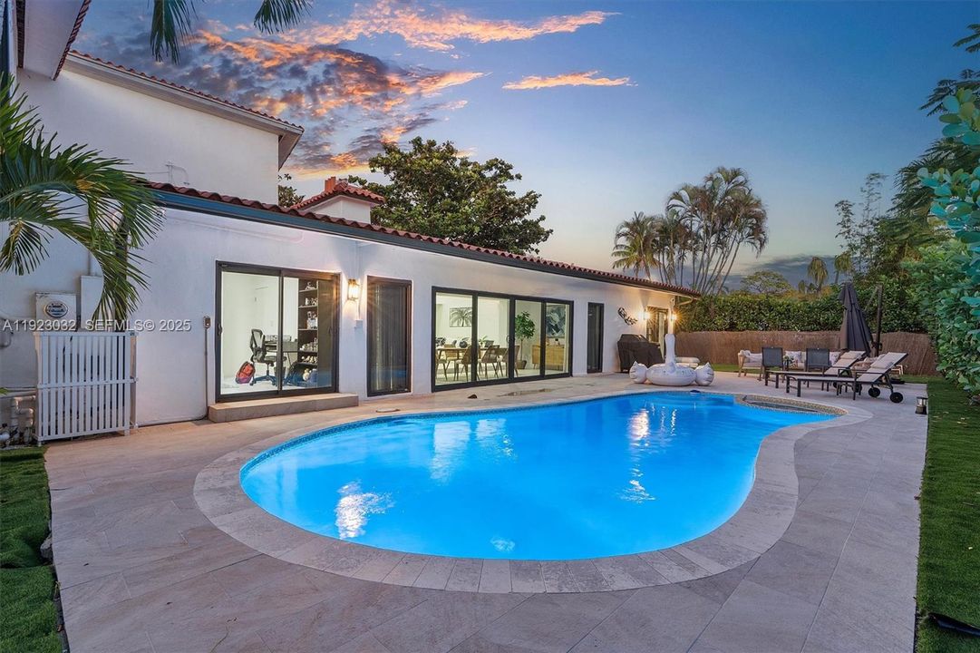 For Sale: $2,299,000 (5 beds, 4 baths, 3739 Square Feet)