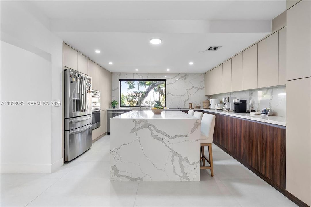 For Sale: $2,299,000 (5 beds, 4 baths, 3739 Square Feet)