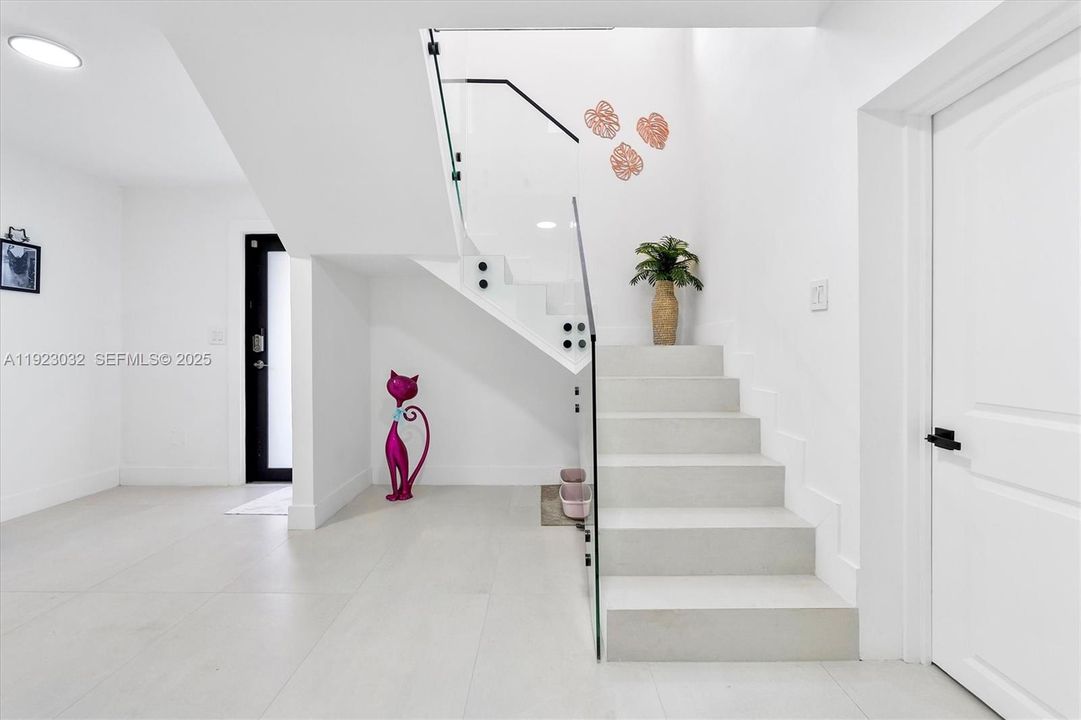 For Sale: $2,299,000 (5 beds, 4 baths, 3739 Square Feet)