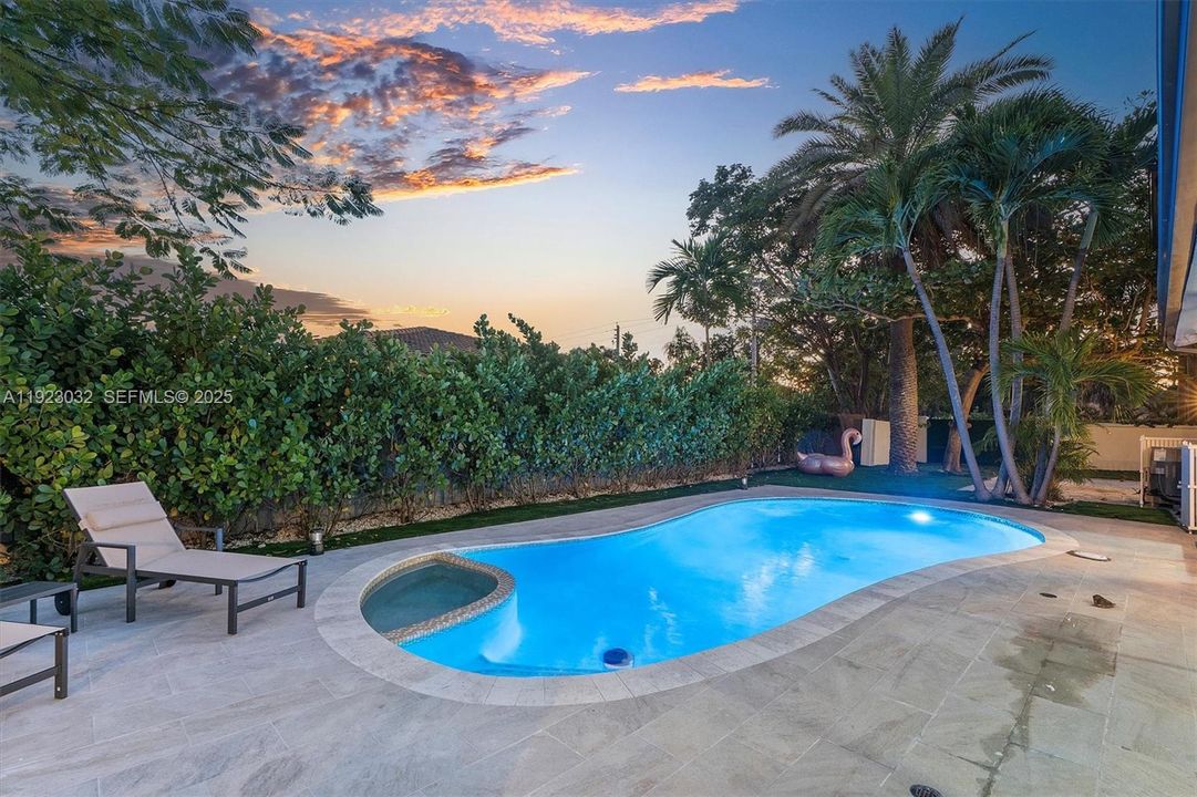 For Sale: $2,299,000 (5 beds, 4 baths, 3739 Square Feet)