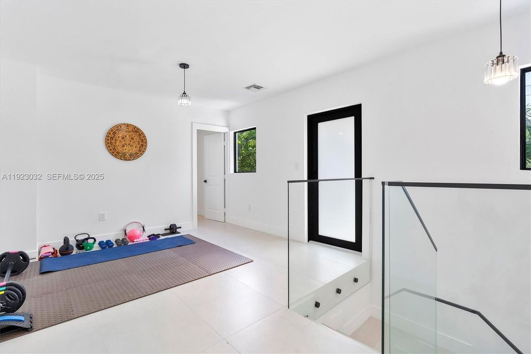 For Sale: $2,299,000 (5 beds, 4 baths, 3739 Square Feet)