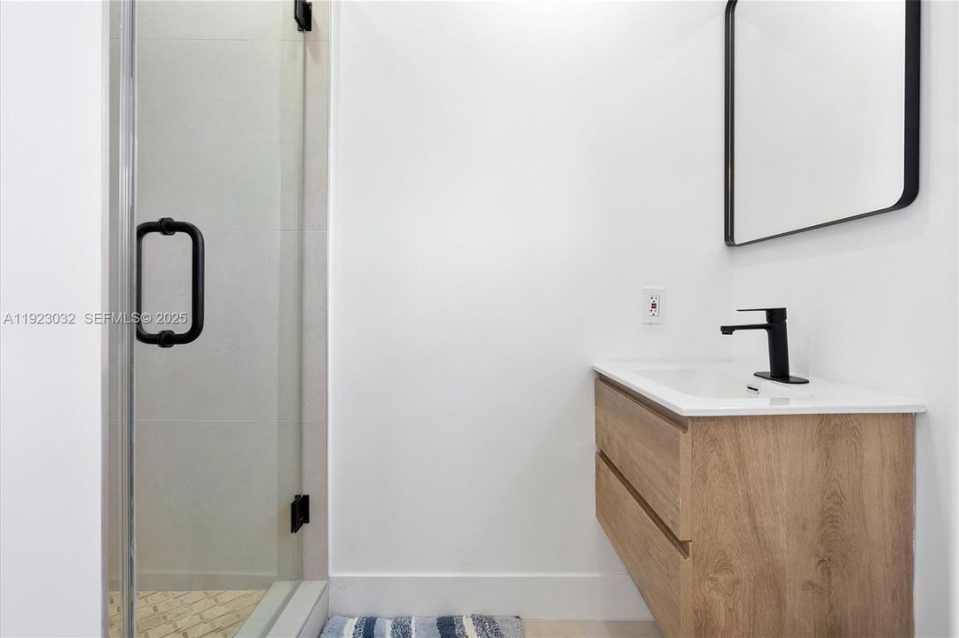 For Sale: $2,299,000 (5 beds, 4 baths, 3739 Square Feet)