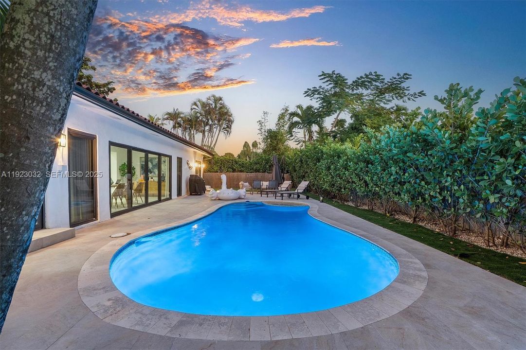 For Sale: $2,299,000 (5 beds, 4 baths, 3739 Square Feet)