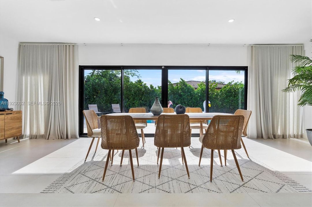 For Sale: $2,299,000 (5 beds, 4 baths, 3739 Square Feet)