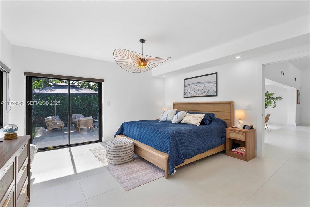 For Sale: $2,299,000 (5 beds, 4 baths, 3739 Square Feet)