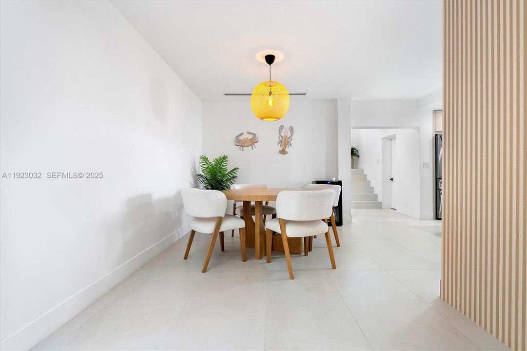 For Sale: $2,299,000 (5 beds, 4 baths, 3739 Square Feet)