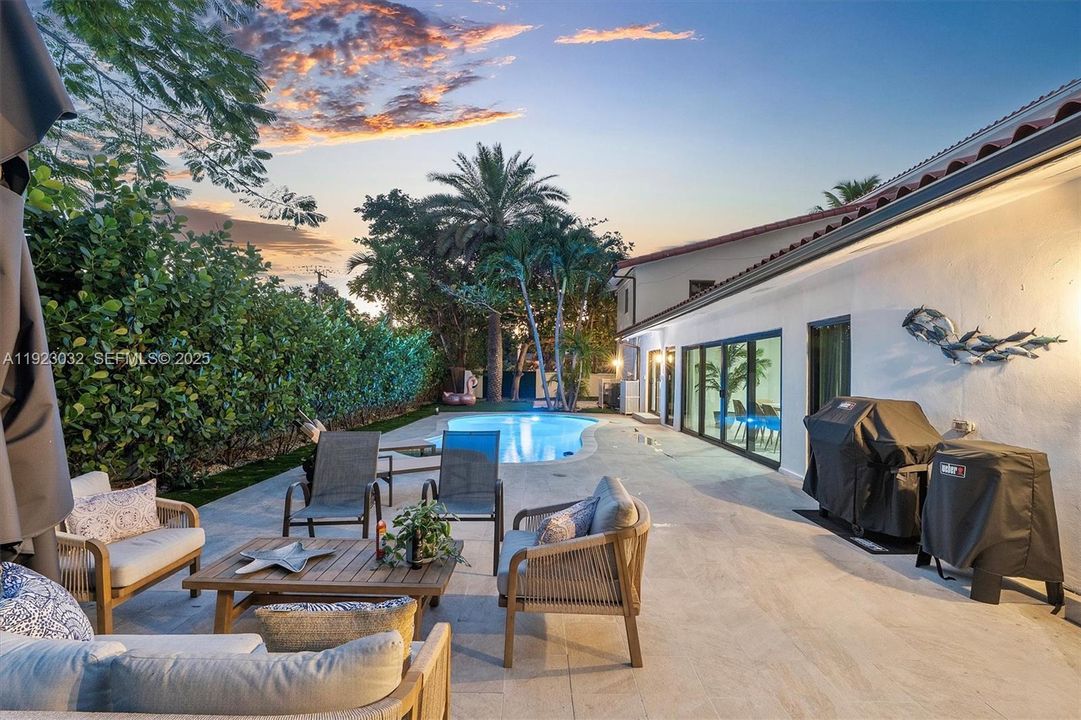 For Sale: $2,299,000 (5 beds, 4 baths, 3739 Square Feet)