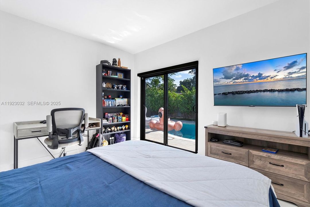 For Sale: $2,299,000 (5 beds, 4 baths, 3739 Square Feet)