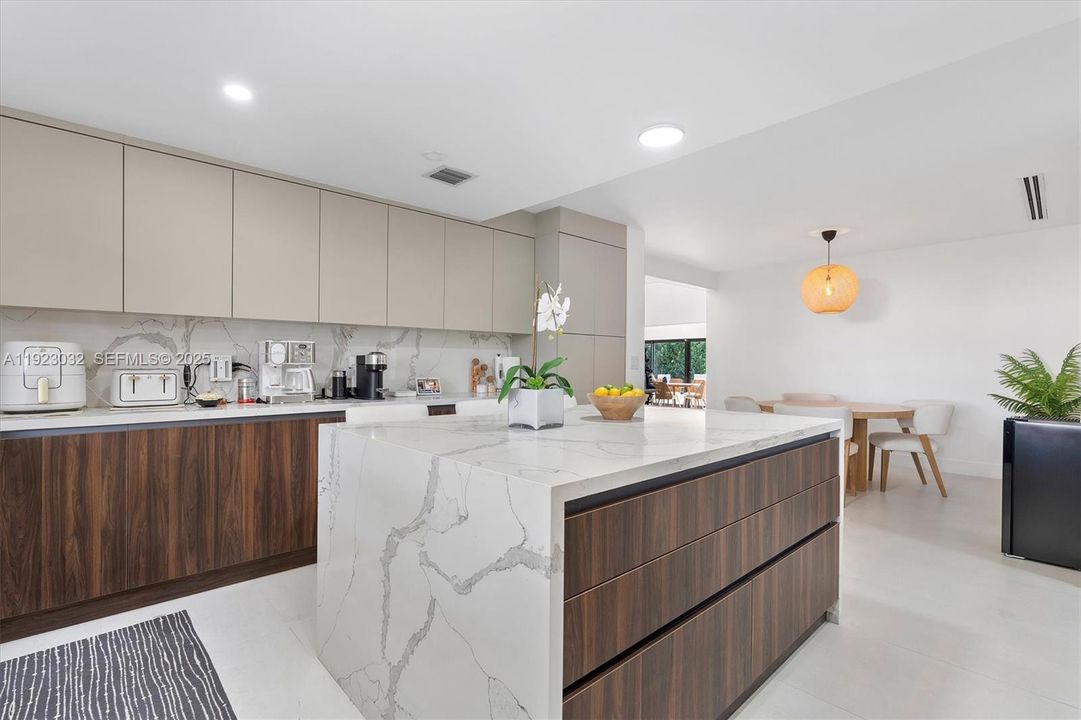 For Sale: $2,299,000 (5 beds, 4 baths, 3739 Square Feet)