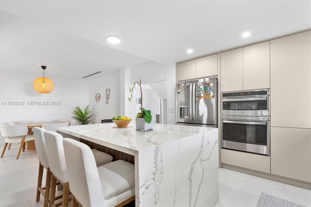 For Sale: $2,299,000 (5 beds, 4 baths, 3739 Square Feet)