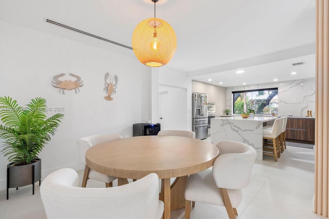 For Sale: $2,299,000 (5 beds, 4 baths, 3739 Square Feet)