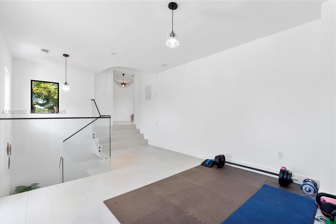 For Sale: $2,299,000 (5 beds, 4 baths, 3739 Square Feet)