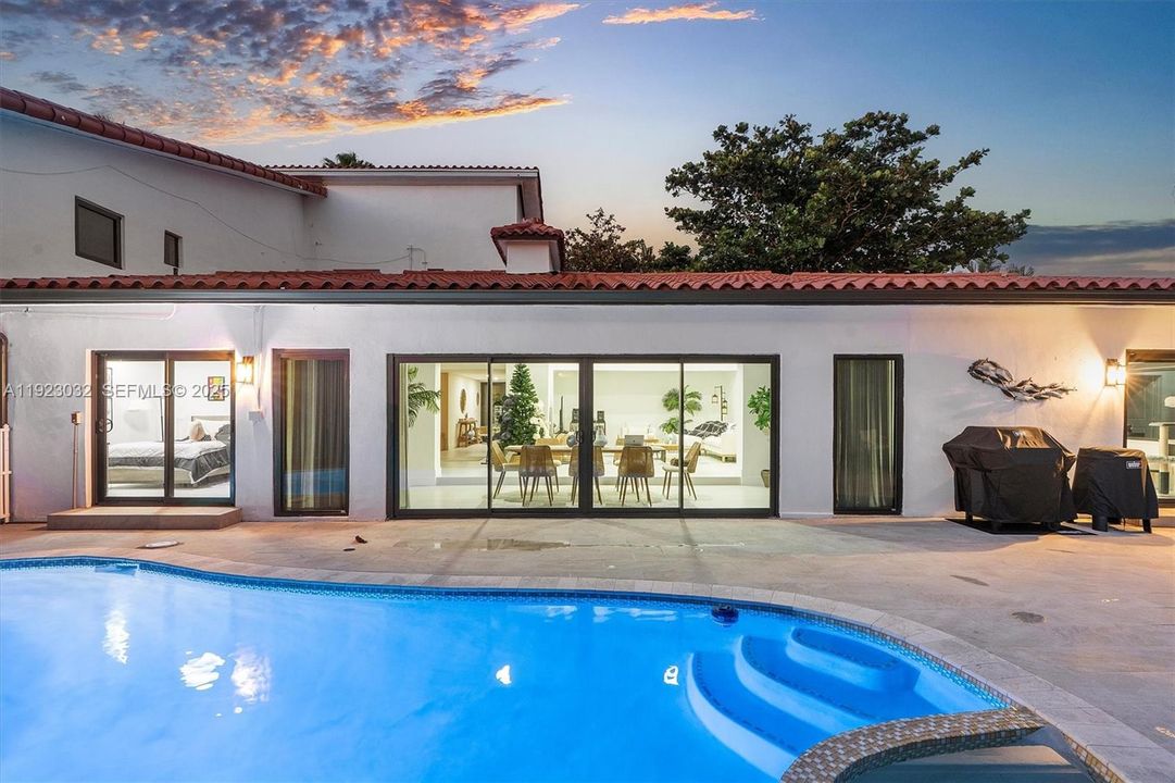 For Sale: $2,299,000 (5 beds, 4 baths, 3739 Square Feet)