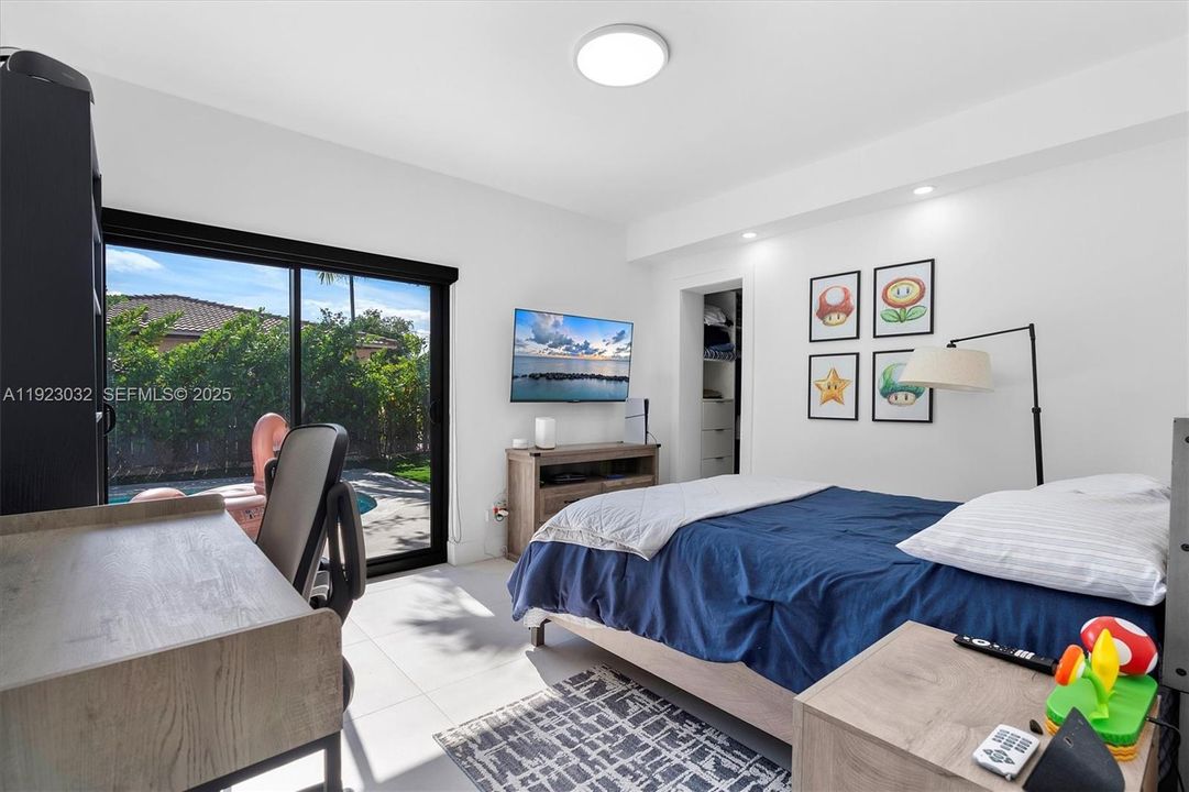 For Sale: $2,299,000 (5 beds, 4 baths, 3739 Square Feet)