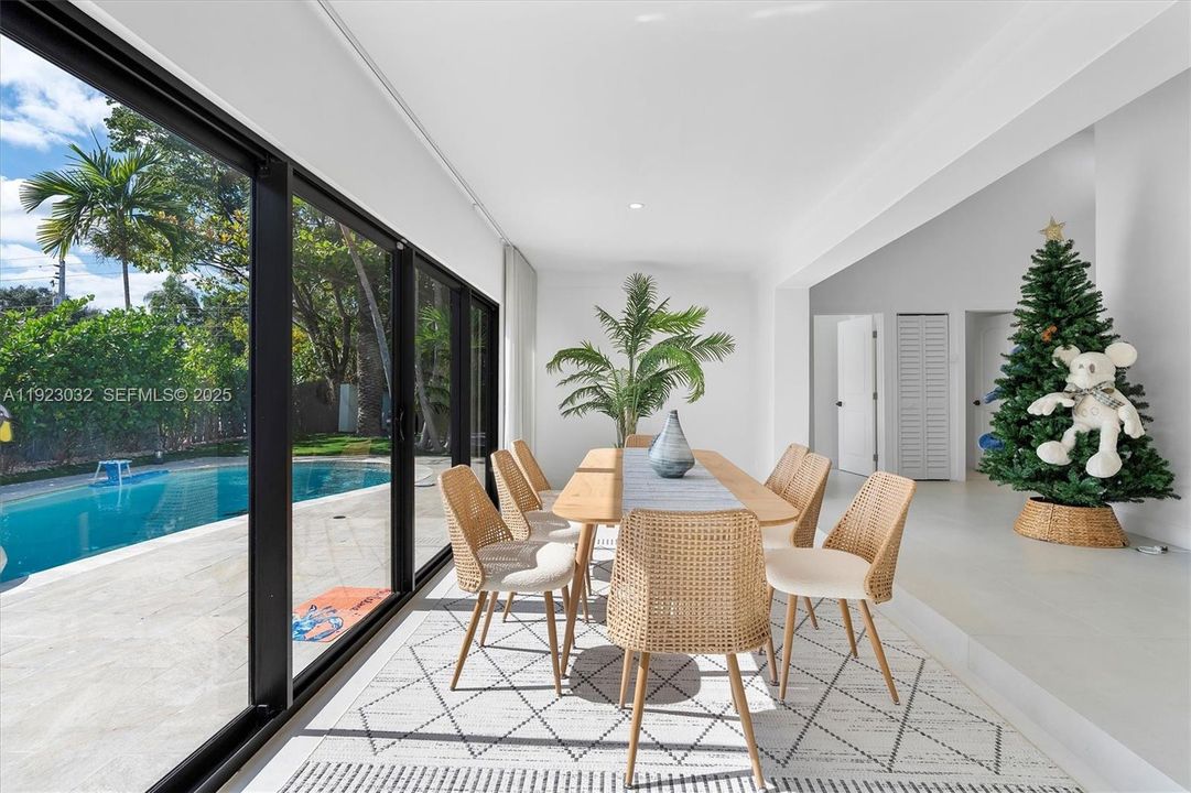 For Sale: $2,299,000 (5 beds, 4 baths, 3739 Square Feet)