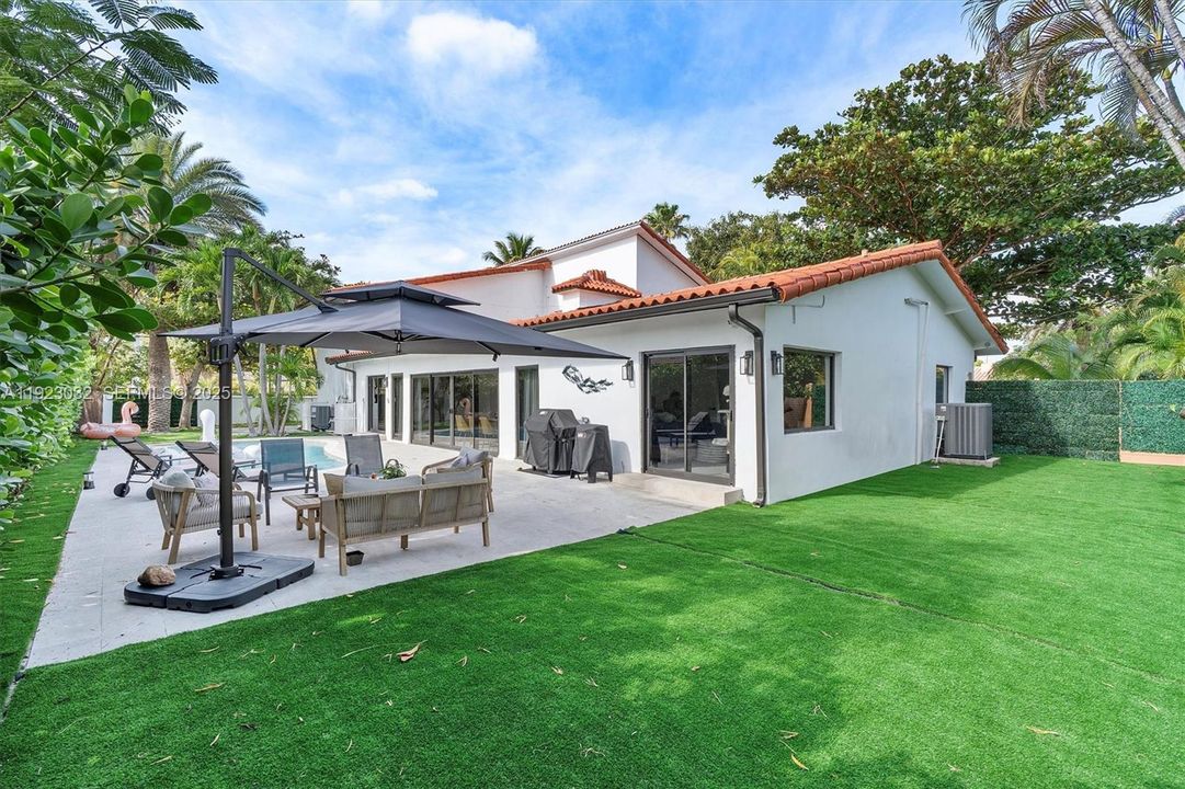 For Sale: $2,299,000 (5 beds, 4 baths, 3739 Square Feet)