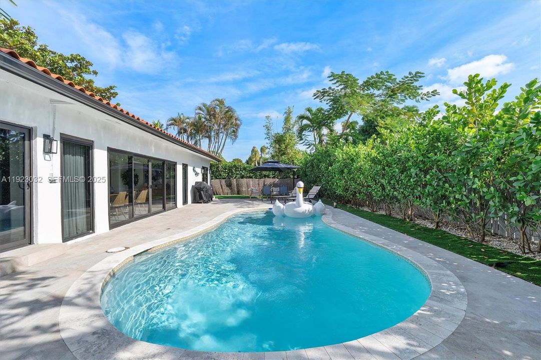 For Sale: $2,299,000 (5 beds, 4 baths, 3739 Square Feet)