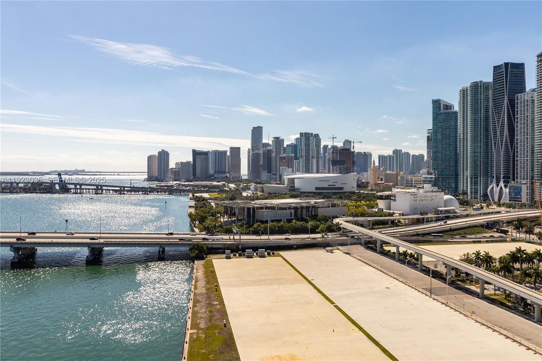 For Sale: $633,000 (1 beds, 2 baths, 1230 Square Feet)