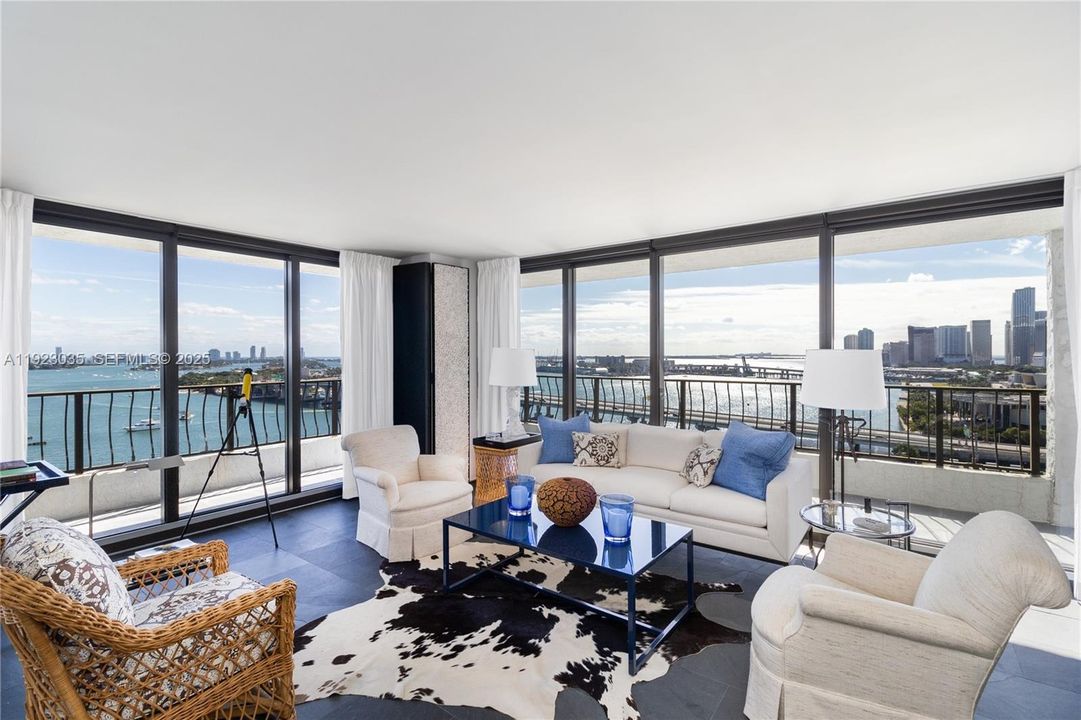 For Sale: $633,000 (1 beds, 2 baths, 1230 Square Feet)