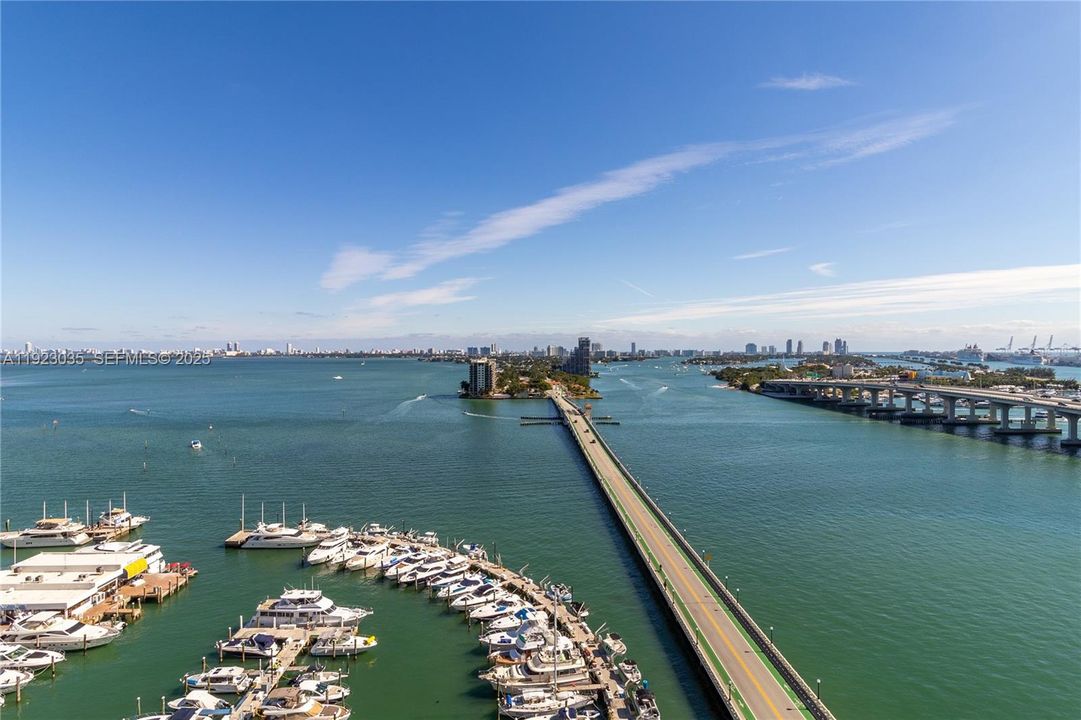 For Sale: $633,000 (1 beds, 2 baths, 1230 Square Feet)