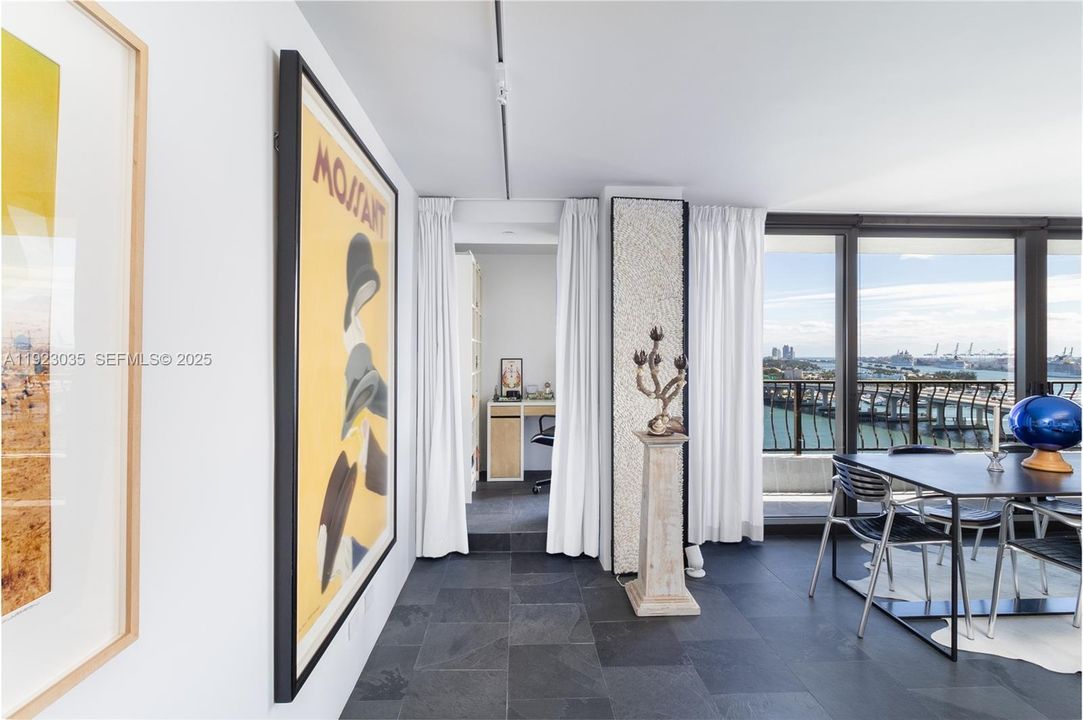 For Sale: $633,000 (1 beds, 2 baths, 1230 Square Feet)