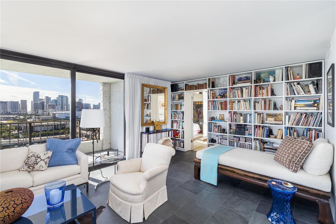 For Sale: $633,000 (1 beds, 2 baths, 1230 Square Feet)