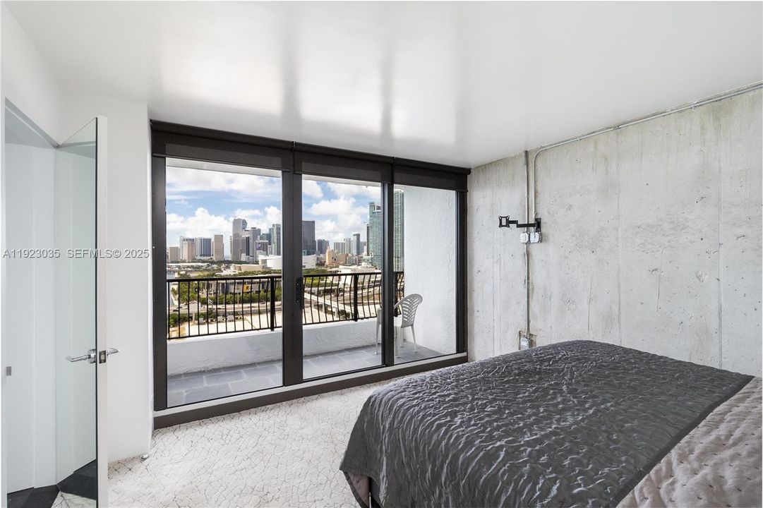 For Sale: $633,000 (1 beds, 2 baths, 1230 Square Feet)