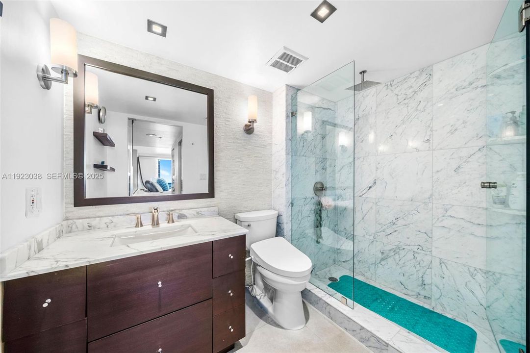 For Sale: $1,199,000 (1 beds, 1 baths, 858 Square Feet)