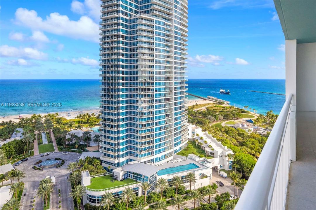 For Sale: $1,199,000 (1 beds, 1 baths, 858 Square Feet)