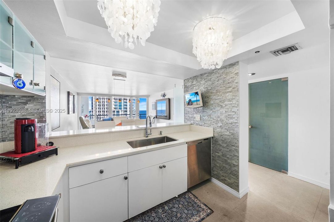 For Sale: $1,199,000 (1 beds, 1 baths, 858 Square Feet)