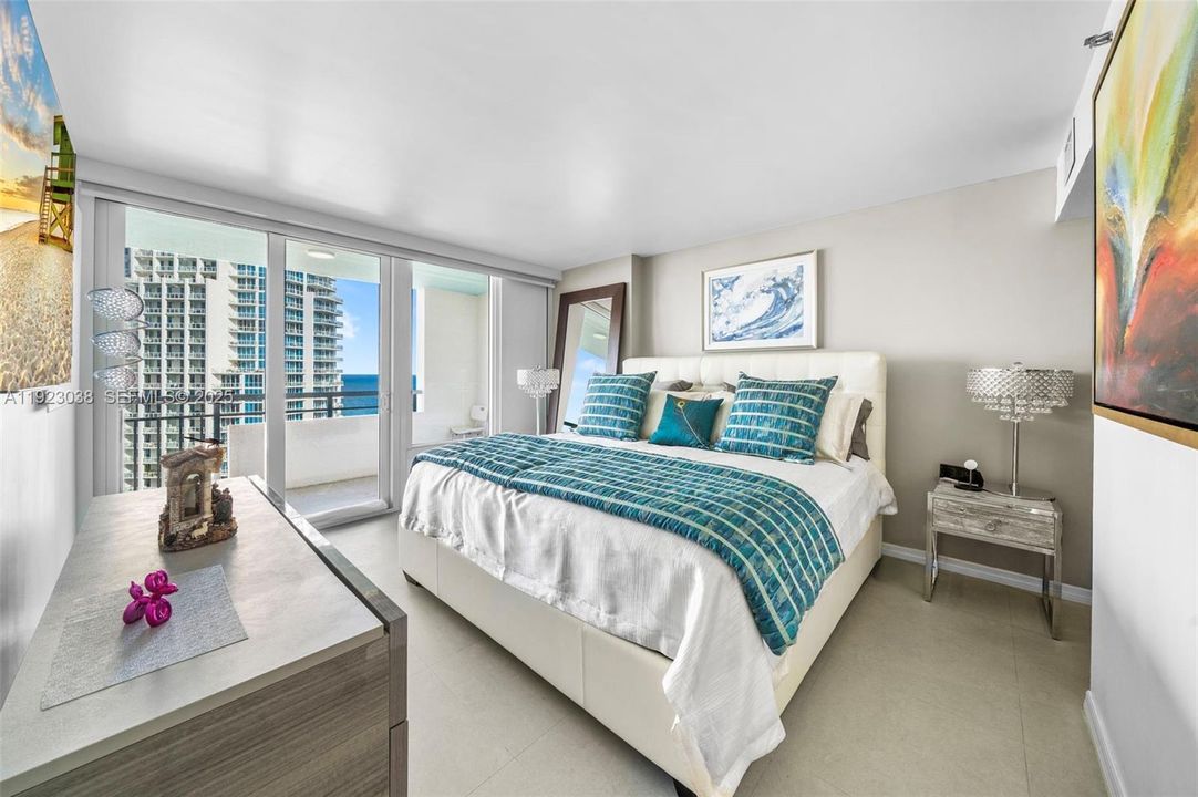 For Sale: $1,199,000 (1 beds, 1 baths, 858 Square Feet)
