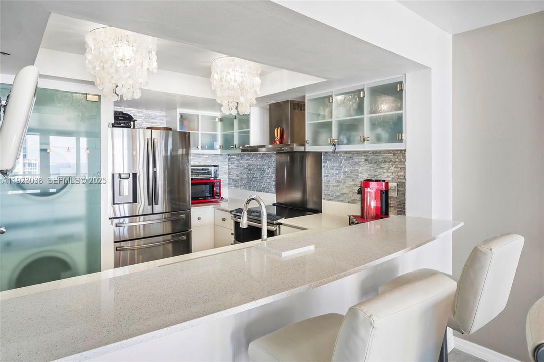 For Sale: $1,199,000 (1 beds, 1 baths, 858 Square Feet)