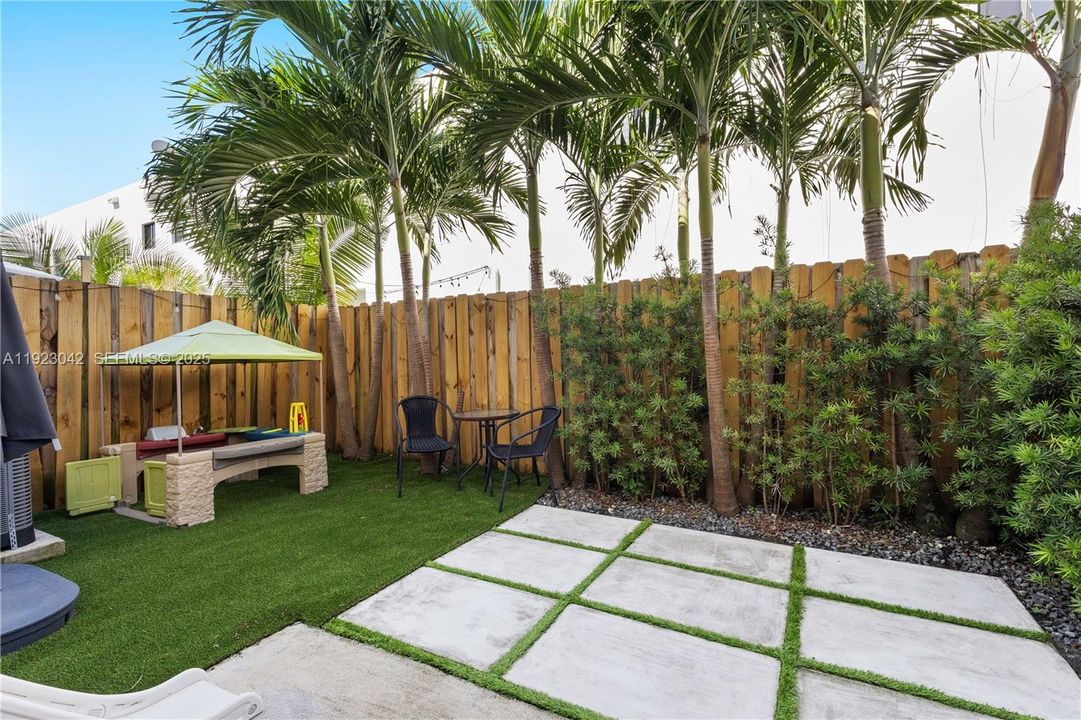 На продажу: $650,000 (3 спален, 3 ванн, 1776 Квадратных фут)