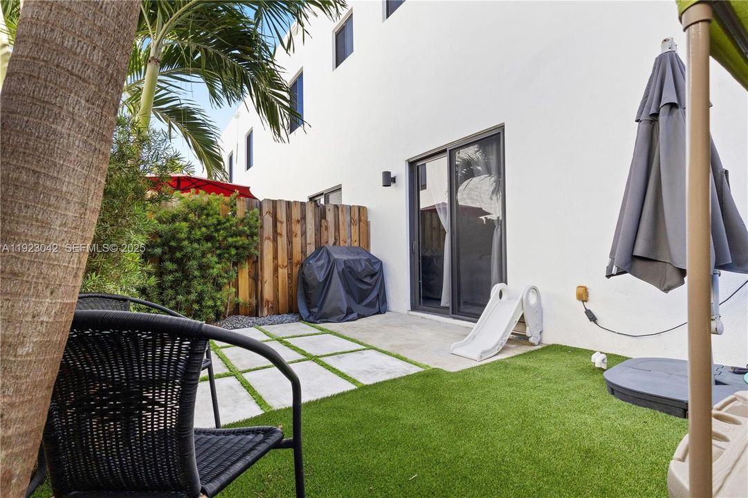 На продажу: $650,000 (3 спален, 3 ванн, 1776 Квадратных фут)