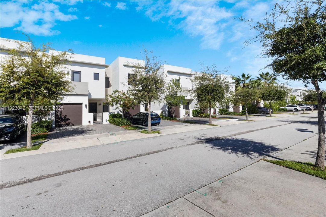 На продажу: $650,000 (3 спален, 3 ванн, 1776 Квадратных фут)