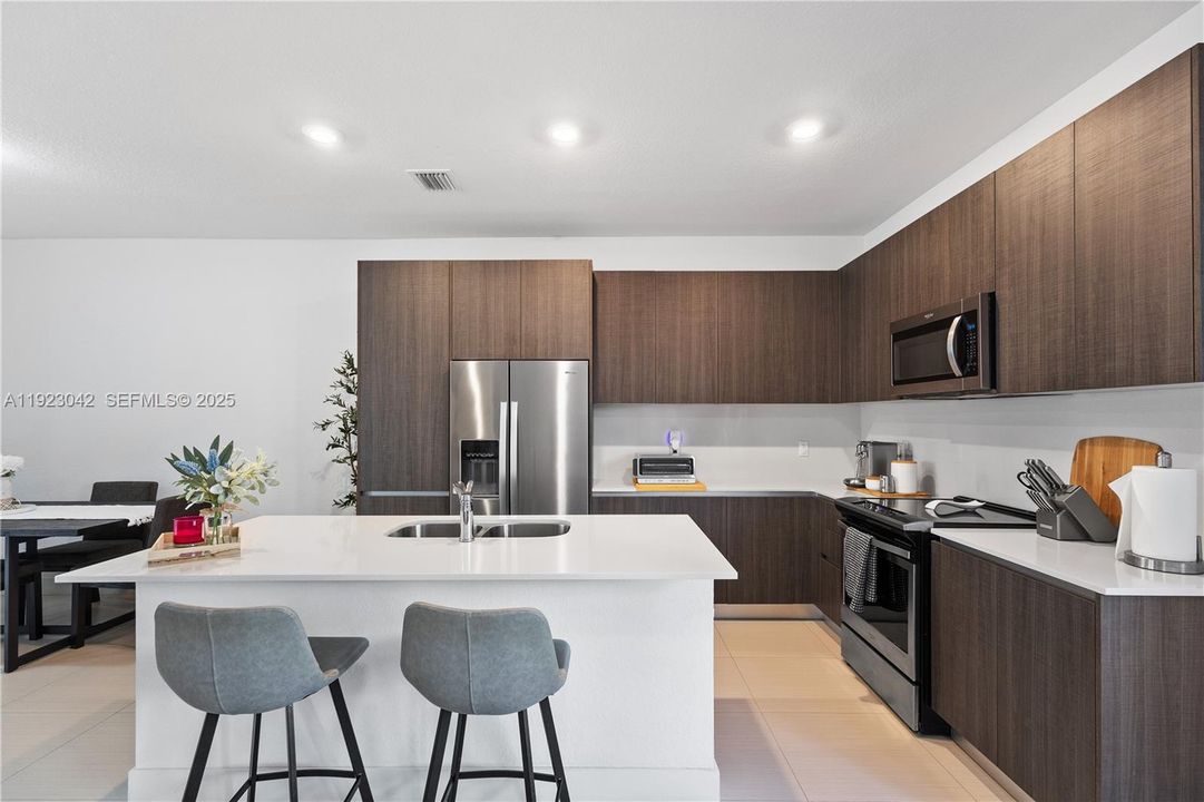 На продажу: $650,000 (3 спален, 3 ванн, 1776 Квадратных фут)