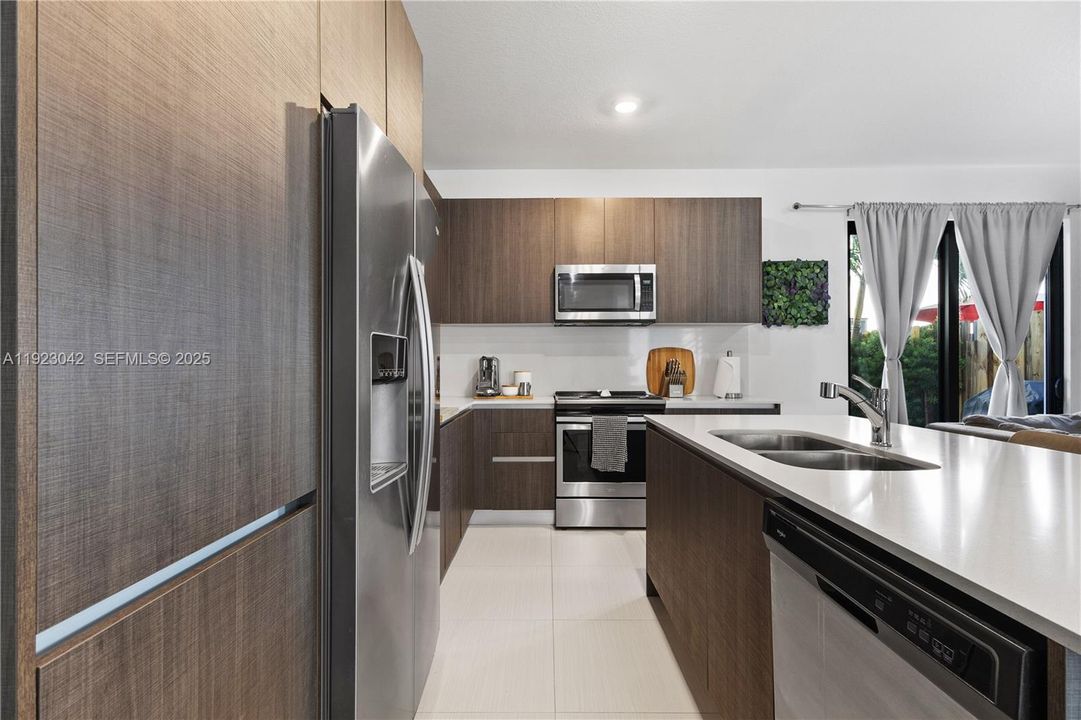 На продажу: $650,000 (3 спален, 3 ванн, 1776 Квадратных фут)