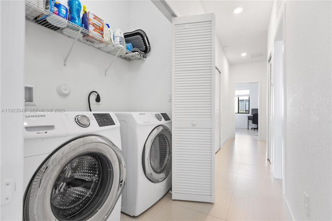 На продажу: $650,000 (3 спален, 3 ванн, 1776 Квадратных фут)