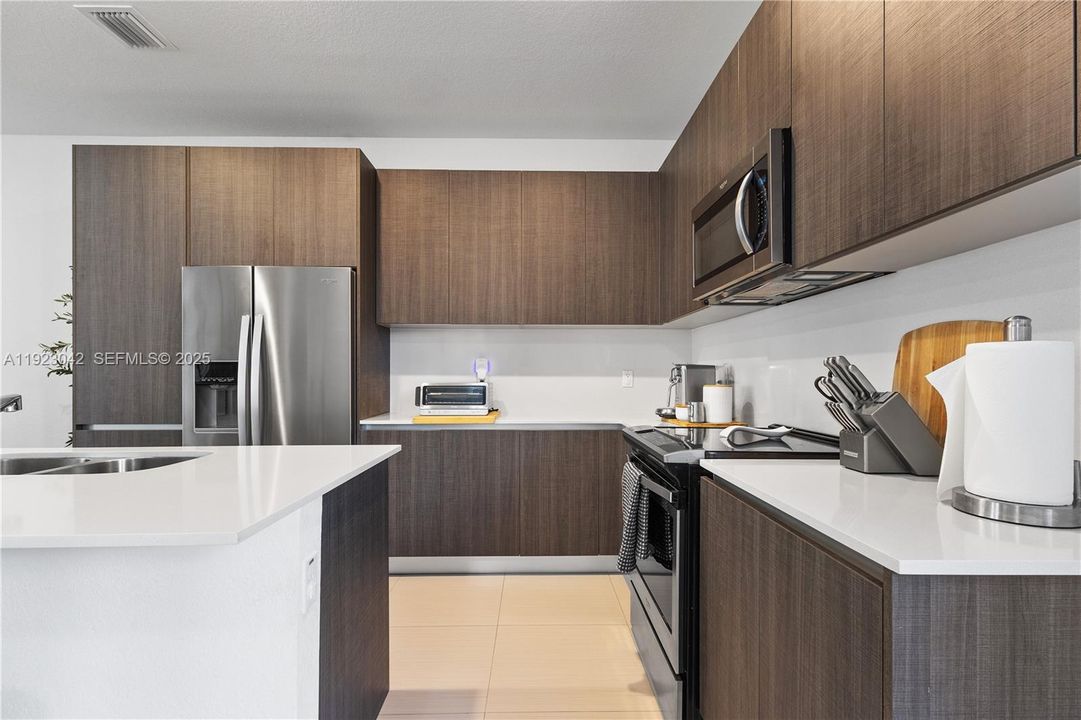 На продажу: $650,000 (3 спален, 3 ванн, 1776 Квадратных фут)