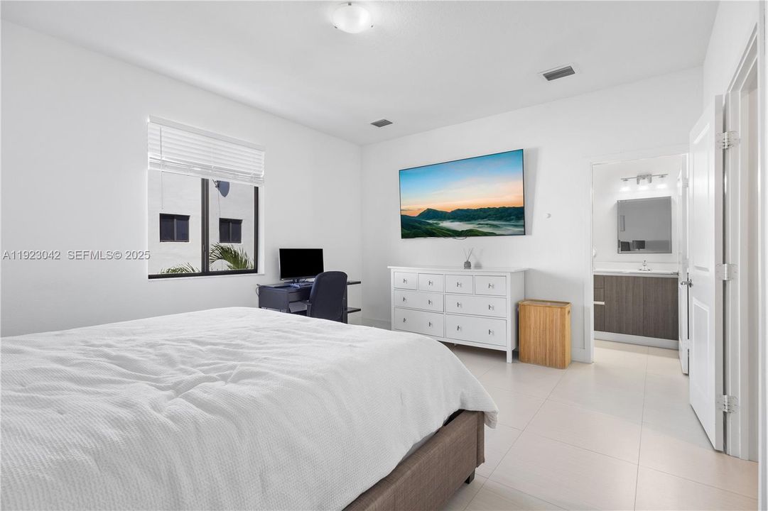 На продажу: $650,000 (3 спален, 3 ванн, 1776 Квадратных фут)