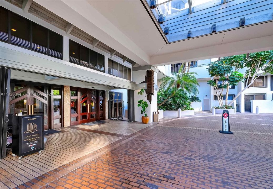 На продажу: $849,000 (3 спален, 3 ванн, 1624 Квадратных фут)