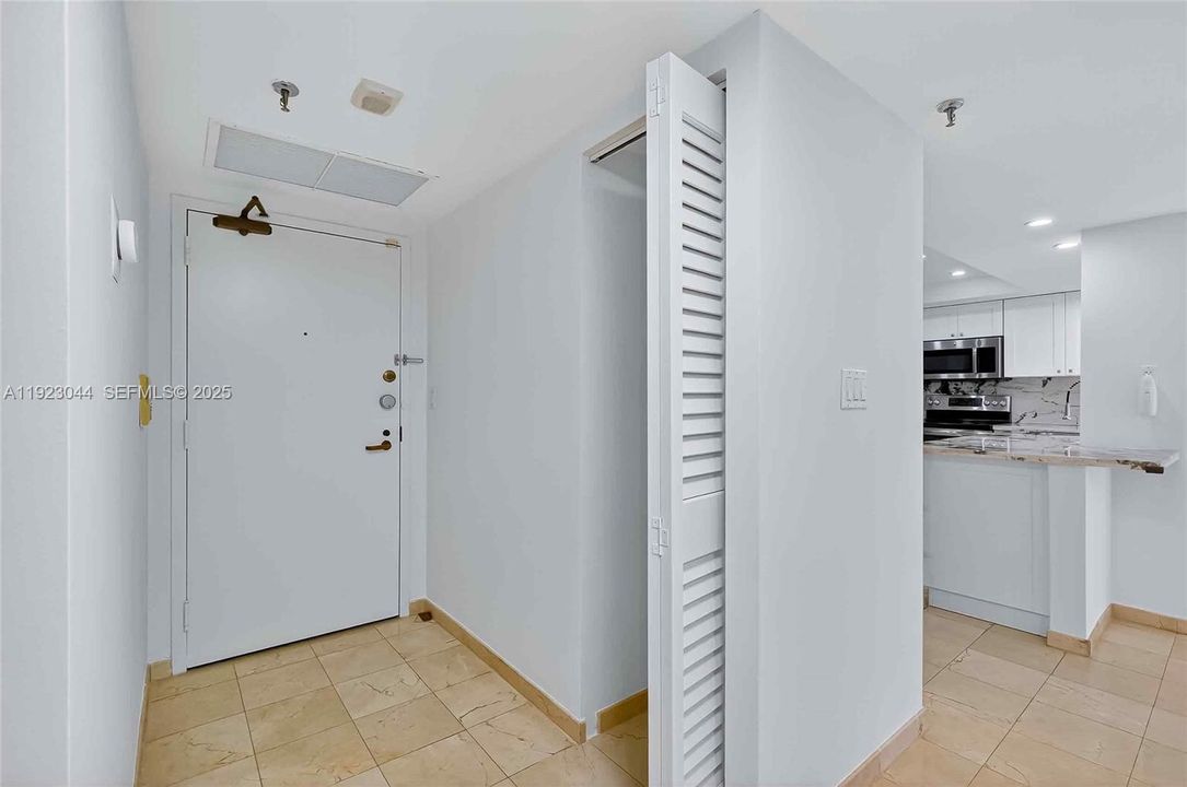 На продажу: $849,000 (3 спален, 3 ванн, 1624 Квадратных фут)