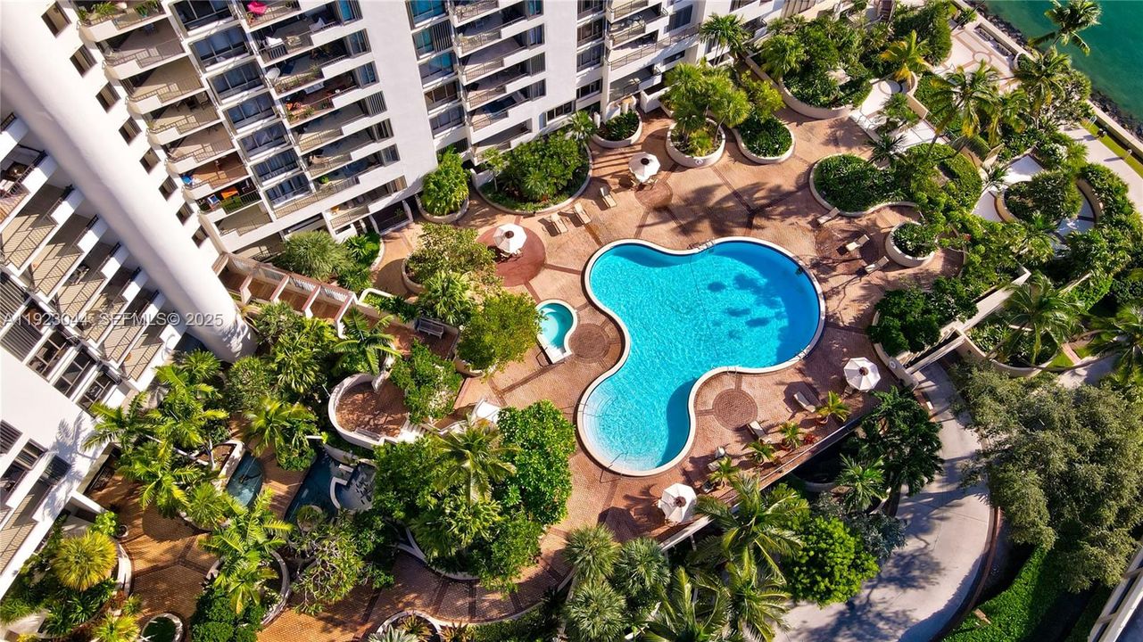 На продажу: $849,000 (3 спален, 3 ванн, 1624 Квадратных фут)