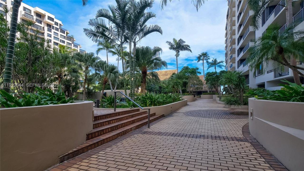 На продажу: $849,000 (3 спален, 3 ванн, 1624 Квадратных фут)