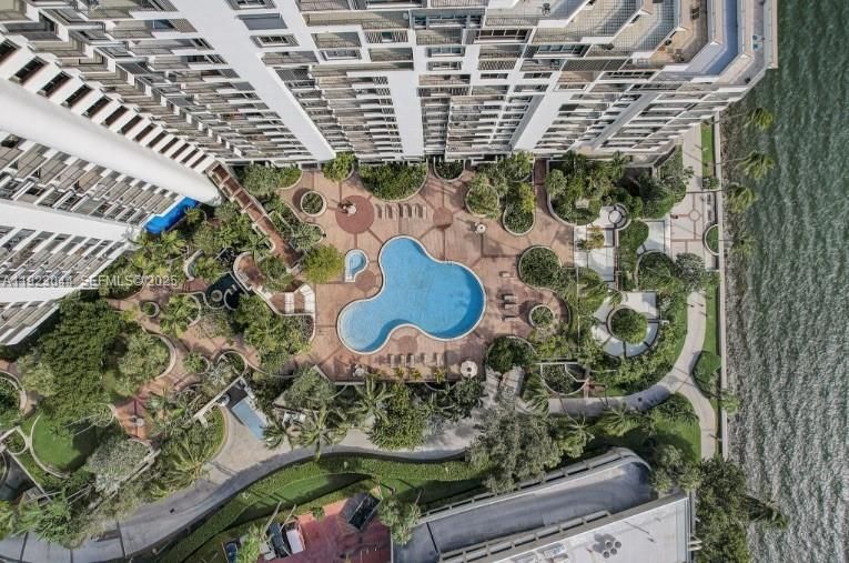 На продажу: $849,000 (3 спален, 3 ванн, 1624 Квадратных фут)