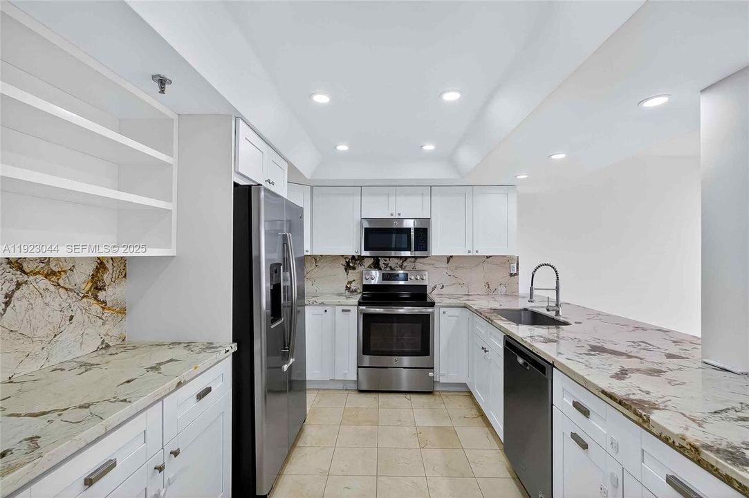 На продажу: $849,000 (3 спален, 3 ванн, 1624 Квадратных фут)