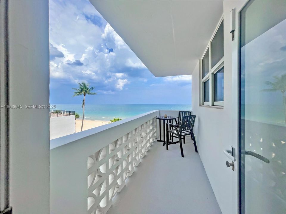 Direct Ocean Front View, Corner Unit