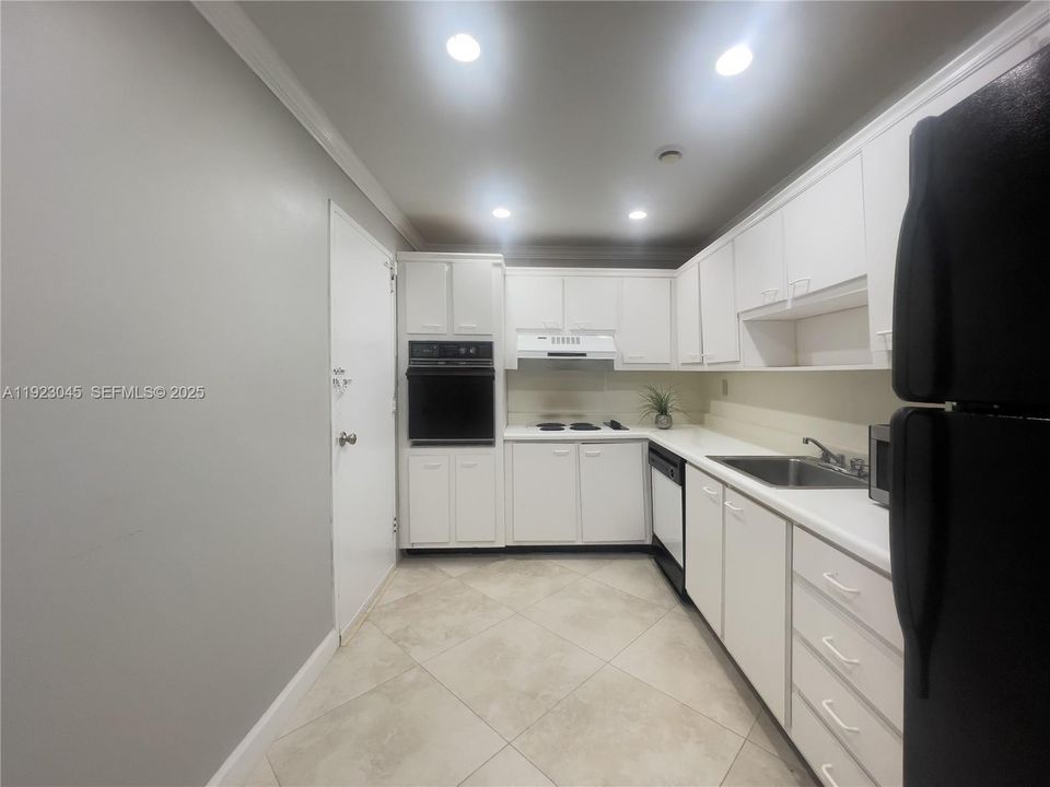 For Sale: $520,000 (2 beds, 2 baths, 1350 Square Feet)